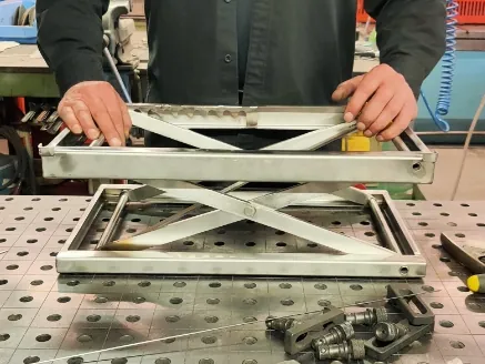 Het prototype van de ErgoCutter wordt gelast